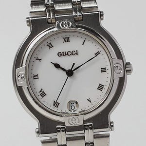 Vintage GUCCI 9100M Silver White Dial Date Roman Quartz Men's
