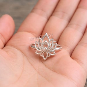 Anillo de plata de ley con forma de flor de loto / Joyería espiritual bohemia ajustable