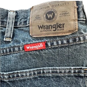 Wrangler Jeans Mens 36x31 Blue Hero Authentic Straight Leg Denim Everyday Casual imagem 2