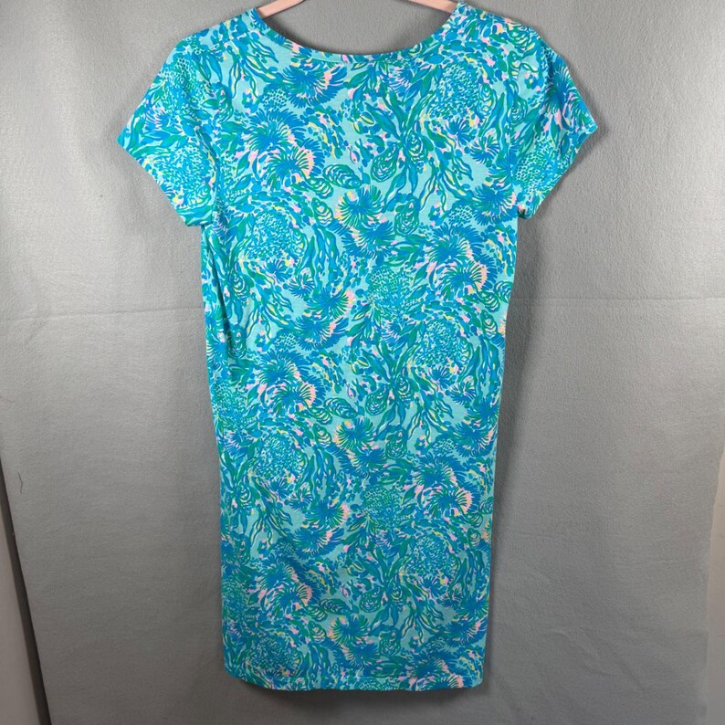 Vestido Lilly Pulitzer para mujer, talla S, azul, Etta, camiseta con cuello en V, algodón Pima, estampado tropical. imagen 9