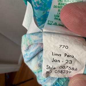 Vestido Lilly Pulitzer para mujer, talla S, azul, Etta, camiseta con cuello en V, algodón Pima, estampado tropical. imagen 4