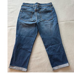 Faded Glory Capri Jeans Womens 6 Blue Medium Wash Low Rise Cuffed Stretch