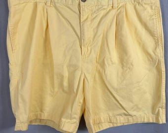 Pantalones cortos Chaps para hombre, talla 42, color amarillo, estilo chino, plisados, sarga de algodón, C29757, estilo casual preppy.