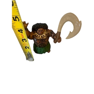 Figura de acción de Moana Maui de Disney Store con anzuelo imagen 1