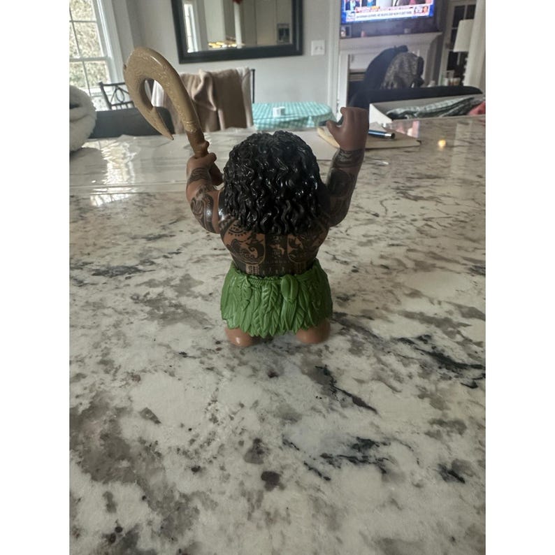 Figura de acción de Moana Maui de Disney Store con anzuelo imagen 4
