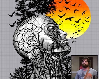 Può includere: Una t-shirt grigia con un'illustrazione anatomica in bianco e nero di una testa e un collo umani di profilo, sovrapposta alla sagoma di una foresta e a un sole arancione e giallo brillante, con uccelli neri che volano.