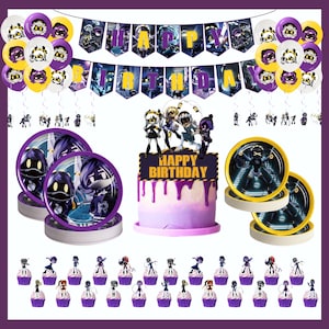 Puede incluir: Un conjunto de fiesta de cumpleaños con tarta, platos, globos y cupcakes. La tarta está decorada con un letrero de "Feliz Cumpleaños" y figuras de personajes. Los platos y los globos tienen diseños de personajes. La combinación de colores incluye morado, amarillo y blanco.
