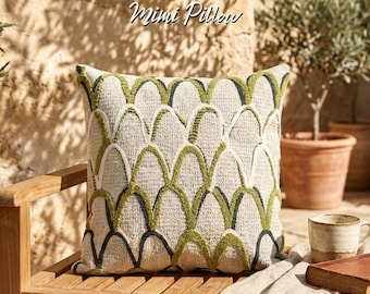 Funda de cojín decorativa Boho verde salvia: funda de cojín texturizada con capitoné, decoración moderna en tonos neutros.