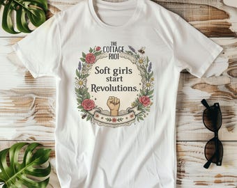 Camiseta Soft Girls Start Revolutions / Camiseta con estampado floral y puño estilo cottagecore