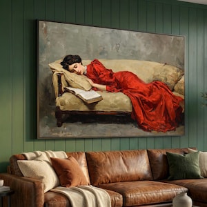 Elegante vrouw slapen op bank canvas, vintage rode jurk schilderij, klassieke portretkunst aan de muur, ontspannend interieur canvas, tijdloos interieur