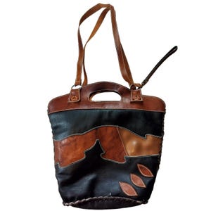 Bolso de mano para mujer de cuero hecho a mano con forma de guante de béisbol reciclado, color marrón y negro, con diseño de patchwork.