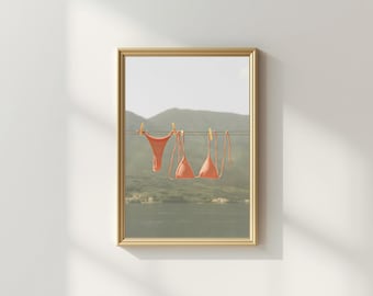 Lámina de bikini / Póster veraniego costero con bikini colgante / Póster de verano / Lámina vintage / Descarga digital