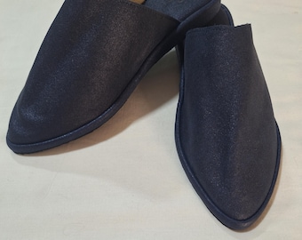 Babouches Marocaines Bleu Marine en Cuir – Chaussons Traditionnels Faits Main