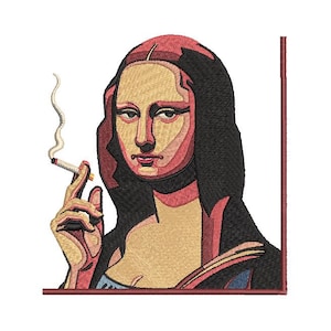 Könnte beinhalten: Gesticktes Bild der Mona Lisa mit einer brennenden Zigarette. Das Kunstwerk zeigt ein stilisiertes Porträt mit einer Farbpalette aus Beige, Rot und Schwarz. Das Bild ist mit einem dunkelroten Rahmen versehen, und der Hintergrund ist weiß.