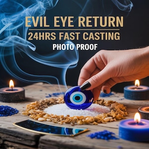 Pode incluir: Um amuleto de Olho Grego azul e branco é segurado por uma mão com verniz preto. A imagem inclui velas acesas, o texto "EVIL EYE RETURN 24HRS FAST CASTING PHOTO PROOF" e elementos decorativos em uma superfície de madeira.