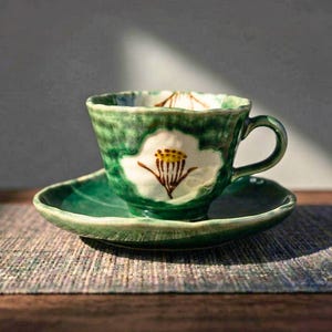 Taza y platillo de cerámica con diseño de camelia pintados a mano, taza de té artesanal, taza de café floral, juego de tazas de cerámica, vajilla de cerámica hecha a mano de estilo japonés.