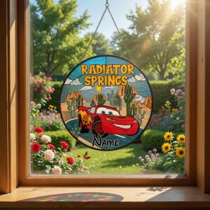 Personalized Lightning McQueen Suncatcher, Radiator Springs Lightning Mcqueen Window Decor, DisneyCars Decor, DisneyCars Window Hanging afbeelding 2