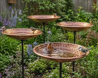 Bebedouro para pássaros em cobre martelado com suporte de metal, comedouro resistente às intempéries para jardim, decoração para pátio, quintal e gramado.