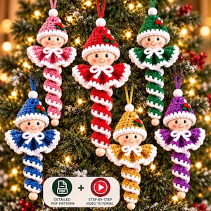 Op de afbeelding: Zes gehaakte ornamenten met popachtige figuren met puntmutsen, rucheskragen en spiraalvormige lichamen in roze, rood, groen, blauw, goud en paars. Elk heeft een witte kraal en hulst. Tekst: DETAILED PDF PATTERN + STEP-BY-STEP VIDEO TUTORIAL.