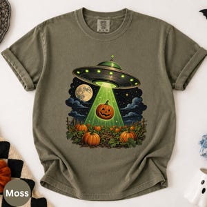 T-shirt Halloween Enlèvement extraterrestre, T-shirt Champ de citrouilles OVNI, Graphisme SF drôle et effrayant, Couleurs rétro extraterrestres confortables, Cadeau d'Halloween tendance