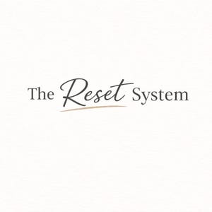Puede incluir: Texto "The Reset System" en una fuente elegante. La palabra "Reset" está en cursiva, subrayada. El fondo es de color blanco roto texturizado.