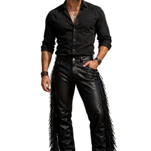 Svarta herrbyxor med kohud och fransar | Western cowboybyxor