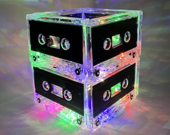 Centro de mesa con luz de cinta de casete reciclada - Decoración para fiestas de los 80 y 90