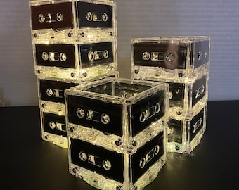 Centro de mesa iluminado con cinta de casete - Decoración para fiestas de los 80 y 90