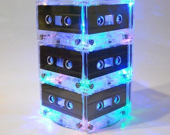 Centro de mesa con luz de casete retro: tema musical de los años 80 y 90
