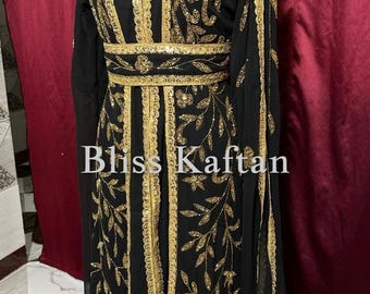 Elegant svart marockansk kaftanabayaklänning med guldfärgad blombroderi - Modest islamiskt mode