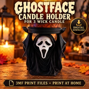 Puede incluir: Un portavelas Ghostface en blanco y negro para una vela de 3 mechas. La figura presenta una máscara blanca con capucha negra y brazos levantados que sostienen una plataforma circular. Texto: GHOSTFACE CANDLE HOLDER FOR 3 WICK CANDLE, DIGITAL DOWNLOAD, 3MF PRINT FILES • PRINT AT HOME.