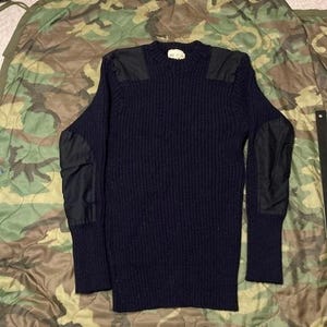 Navy blue wool commando sweater nylon patch England made size 44/17