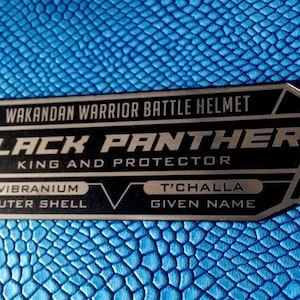 Custom BLACK PANTHER Battle Helmet Display PLACARD Prop Vibranium Wakanda T&#39;Challa