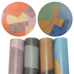 Puede incluir: Rollos de materiales de cuero sintético de colores. Los rollos muestran un diseño de patchwork en tonos naranja, rosa, gris y beige. Dos primeros planos circulares muestran el patchwork en detalle, con formas geométricas y colores contrastantes.