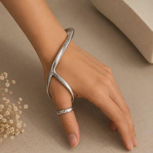 Bracciale/anello in argento tedesco, realizzato a mano, per supporto e sollievo dal dolore all'articolazione CMC in caso di artrite al pollice.