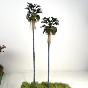Handcrafted palm tree model – suitable for military dolls and vintage car scene (31/26cm)