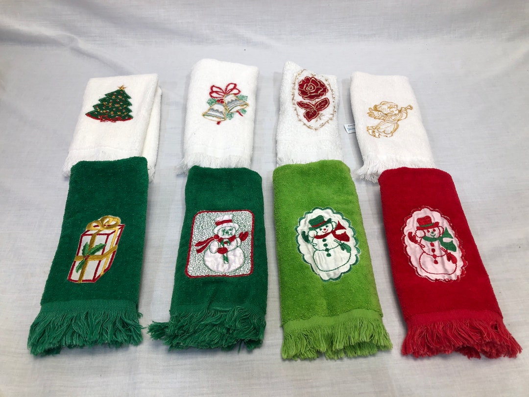 Vintage Christmas Finger Tip Towels, Decorative Towels, Holiday Towels