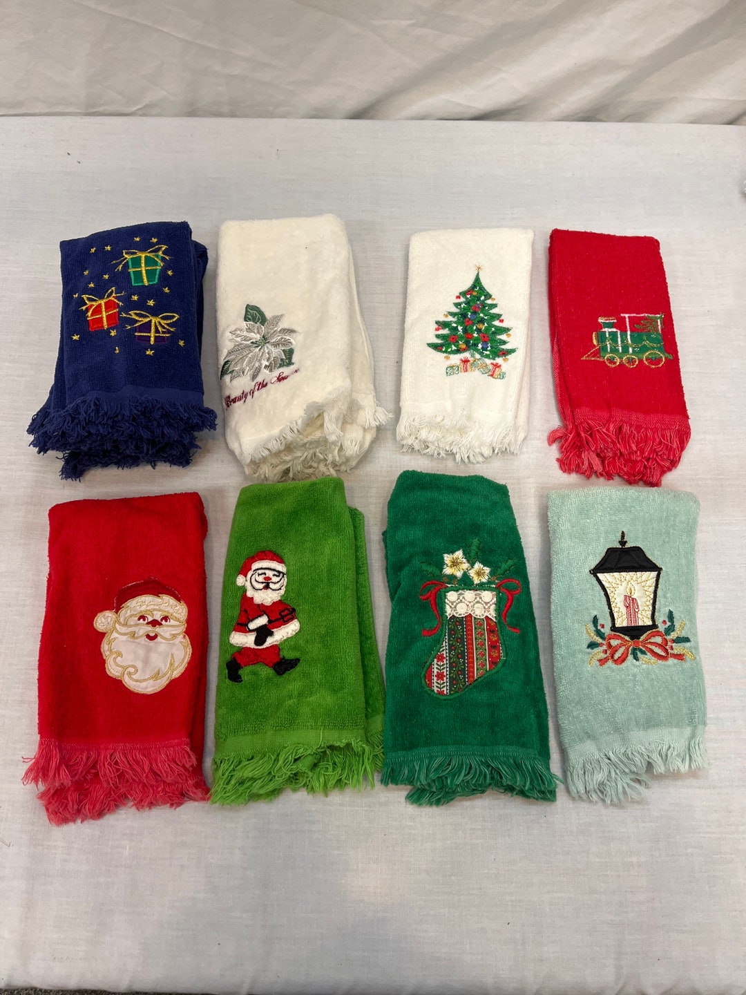 Vintage Christmas Finger Tip Towels, Decorative Towels, Green Holiday