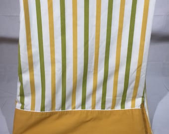 Lenzuolo piatto vintage con strisce verde militare e giallo senape e bianche, biancheria da letto, biancheria, foglio a righe, retrò, vintage,