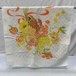 Vintage ST Mary’s floral bath towel, vintage yellow, peach, and orange Bouquet of flowers  bathroom towel, retro bath towel,