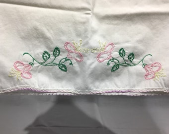 Federa vintage fiore ricamato, ricamo, rosa fiorita federa, fatta a mano, fiori, fatto a mano, bordo all'uncinetto