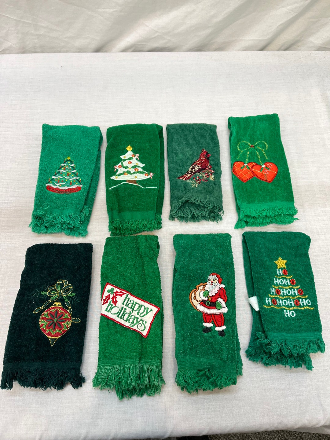 Vintage Christmas Finger Tip Towels, Decorative Towels, Green Holiday