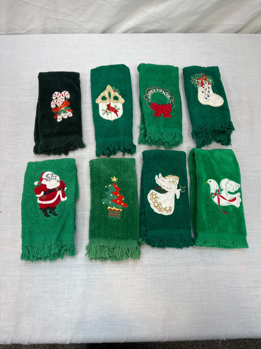 Vintage Christmas Finger Tip Towels, Decorative Towels, Green Holiday
