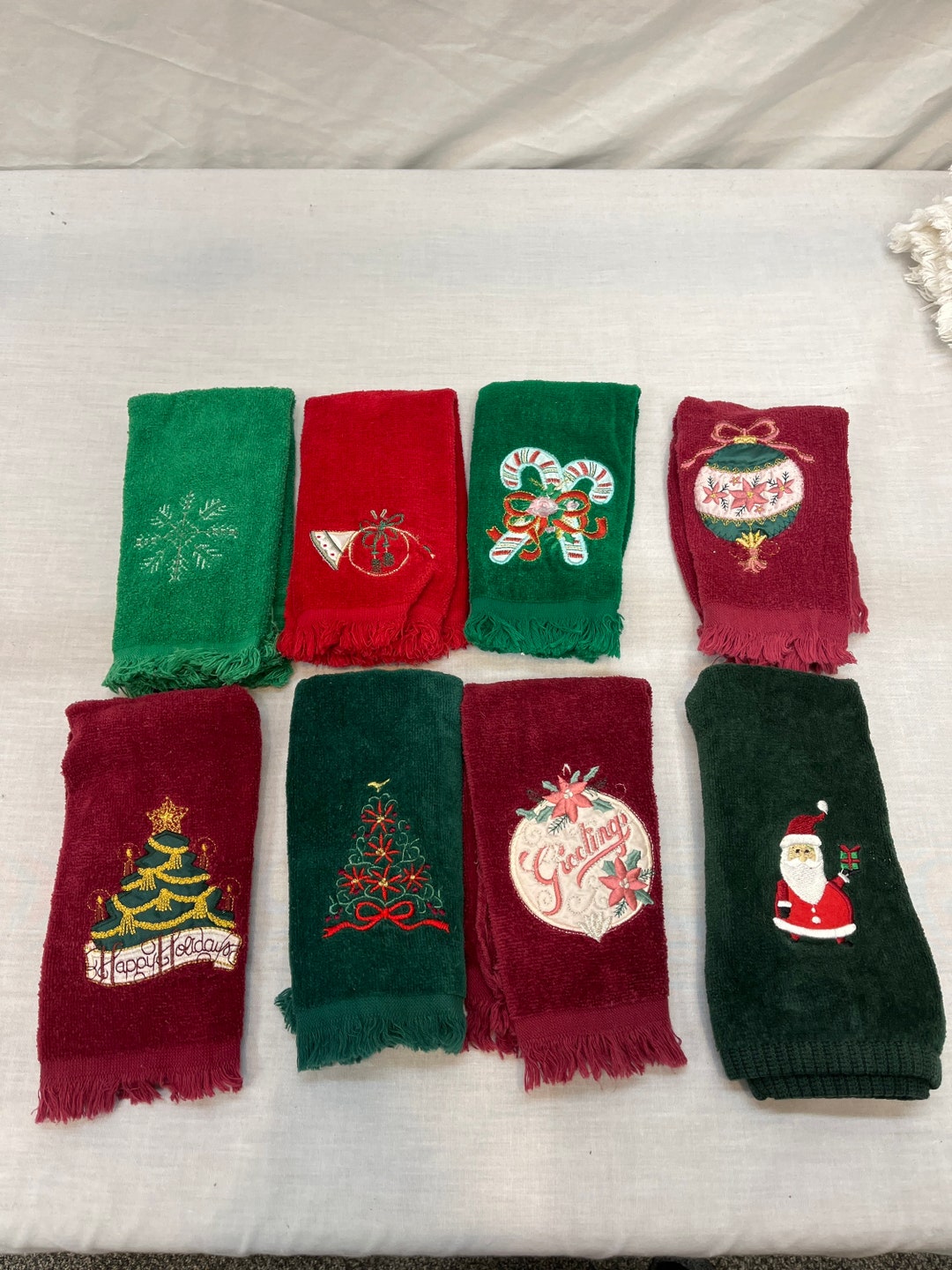 Vintage Christmas Finger Tip Towels, Decorative Towels, Red Holiday