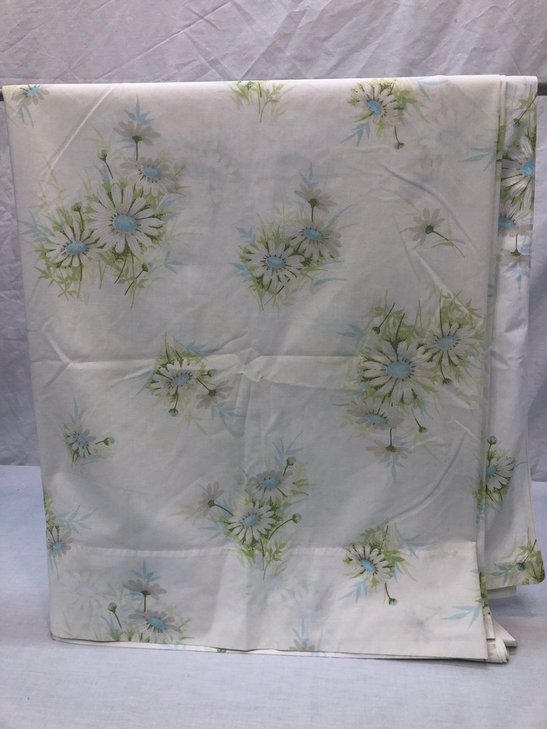 Vintage Flat Twin Sheet, Blue and White Daisies, Flowers, Daisy