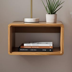 Table de chevet étroite avec petite étagère flottante, table de nuit gain de place, mobilier Japandi en érable massif