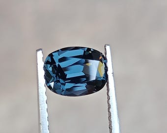 希少天然コバルトブルースピネル 1.08カラット スリランカ産 長方形クッションカット ルースジェム | セイロン産 高級宝石 | ジュエリー用認定ルースジェム |