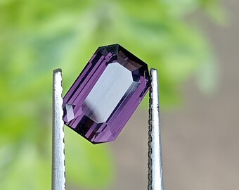 紫がかったバイオレットの天然スピネル 1.07カラット | 長方形ステップカットスピネル原石 | スリランカ産 ジュエリー用 良質スピネルルース | セイロン産 良質原石