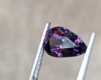 天然紫がかったバイオレットスピネル 1.48カラット ペアカット | ルーススピネル宝石 | ジュエリー用認定天然スピネル | 高級セイロン宝石 | スリランカ宝石