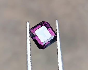 天然紫がかった紫スピネル 1.05 CT | ステップカット長方形ルース宝石 | 高級ジュエリー製作用石 | スリランカ産スピネル | セイロン産高級宝石